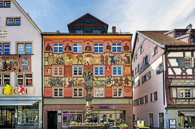Facade painted with rural motifs in Herrenstrasse