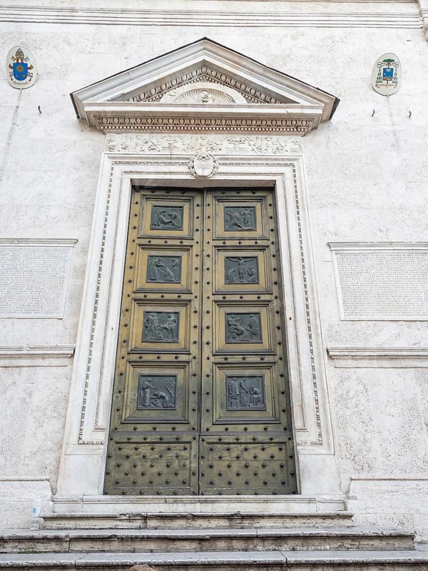 Entrance gate