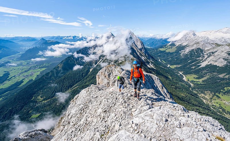 Two mountaineers on the ridge of Hohe Munde