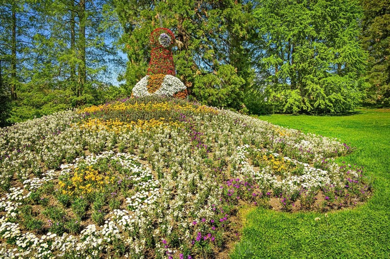 Flower sculpture peacock
