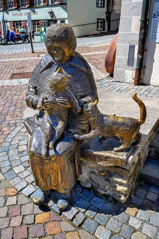 Monument to Maria Neff by the Eggenfelden artist Joseph Michael Neustifter