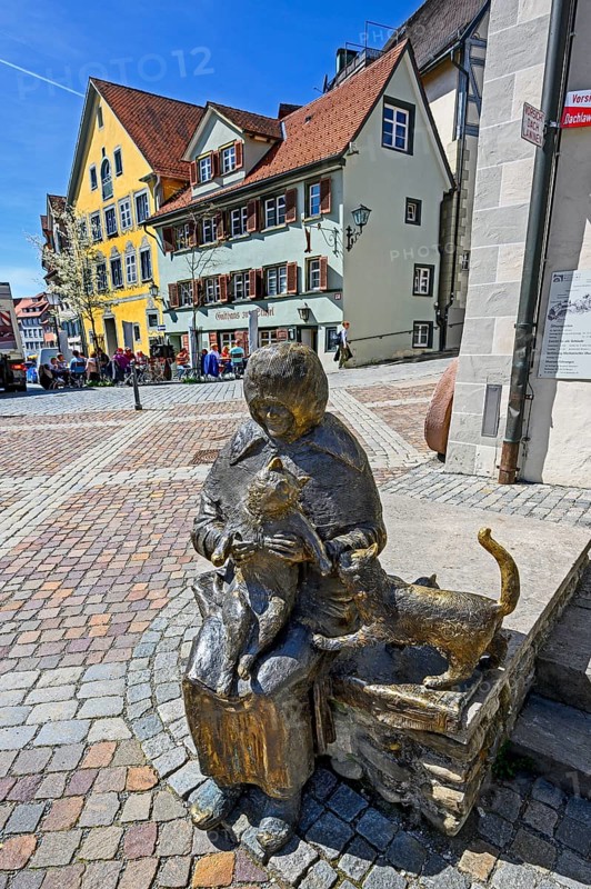 Monument to Maria Neff by the Eggenfelden artist Joseph Michael Neustifter