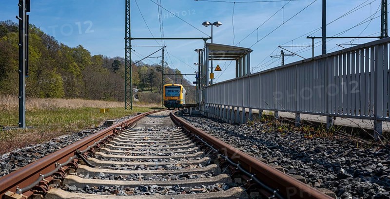 Lietzow railway station and platform