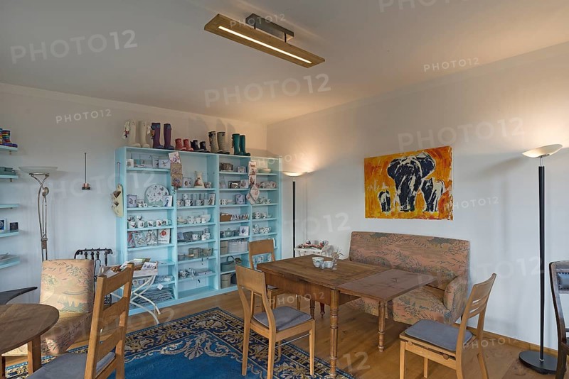Cafe in private atmosphere furnished in an old farmhouse
