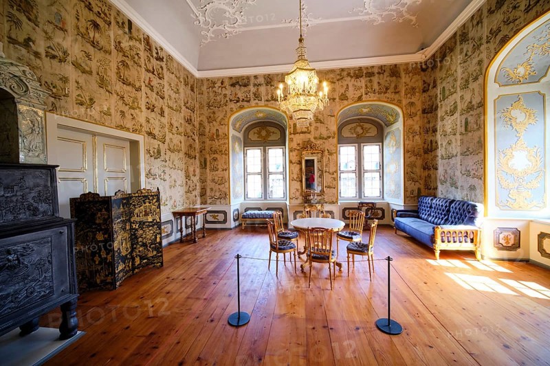 Ladies' Salon