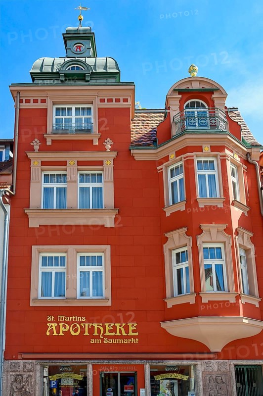 Red classicist facade with bay window