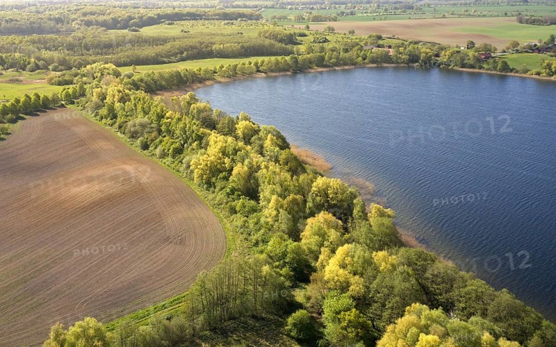 Several nature reserves and a biosphere reserve define the green belt at Lake Mechower on the state border between Schleswig-Holstein and Mecklenburg-Western Pomerania in the area of Northwest Mecklenburg. Mechower See