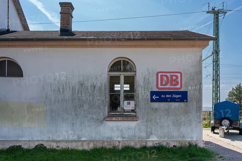 Sign to the trains at Lietzow station
