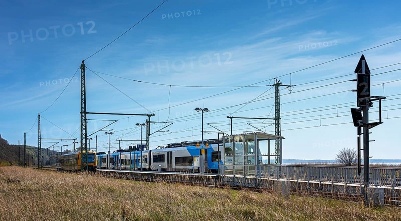 Lietzow railway station and platform