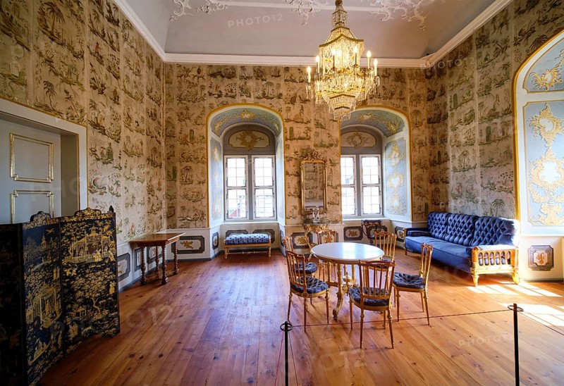 Ladies' Salon