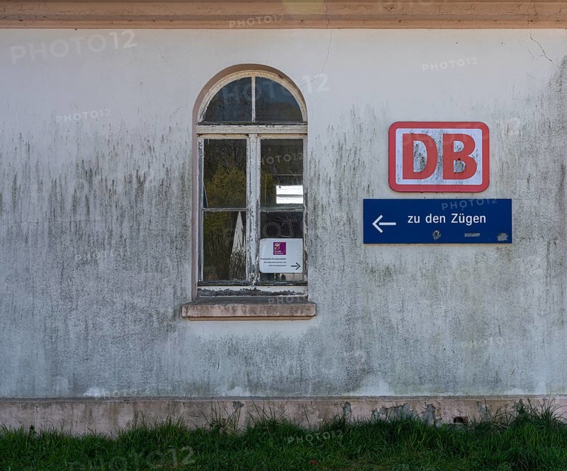 Sign to the trains at Lietzow station