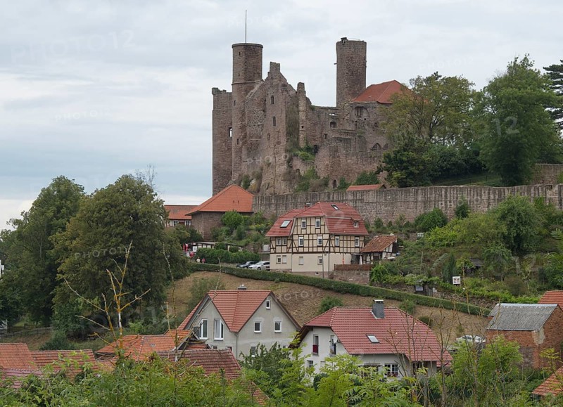 The Hanstein castle ruins above the village of Rimbach