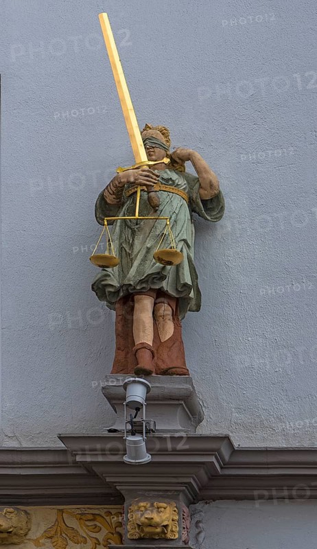 Renaissance figure of Justitia from 1568 above an entrance portal