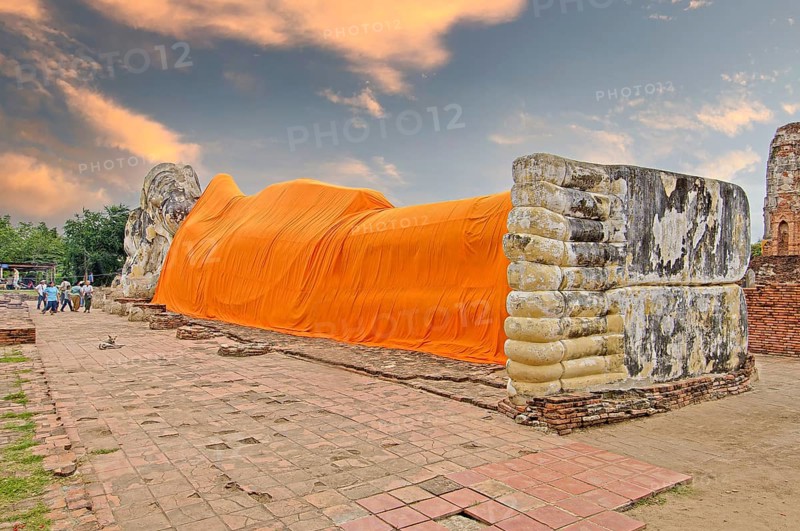 Reclining Buddha in the early morning at Wat Mahathat temple