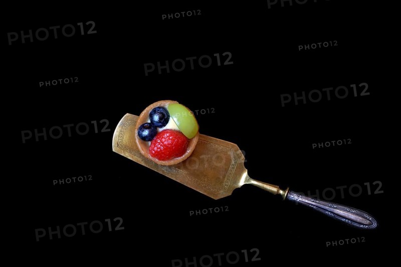 Fruchttoertchen auf Kuchenheber