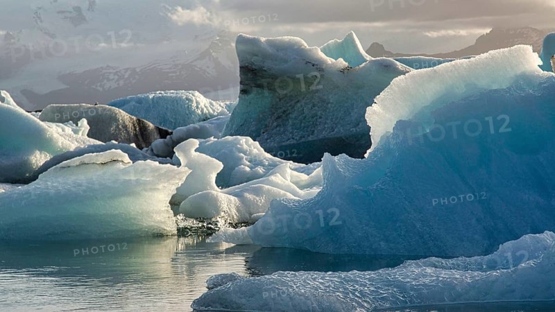 Icebergs in the bay of Yoekulsarlon