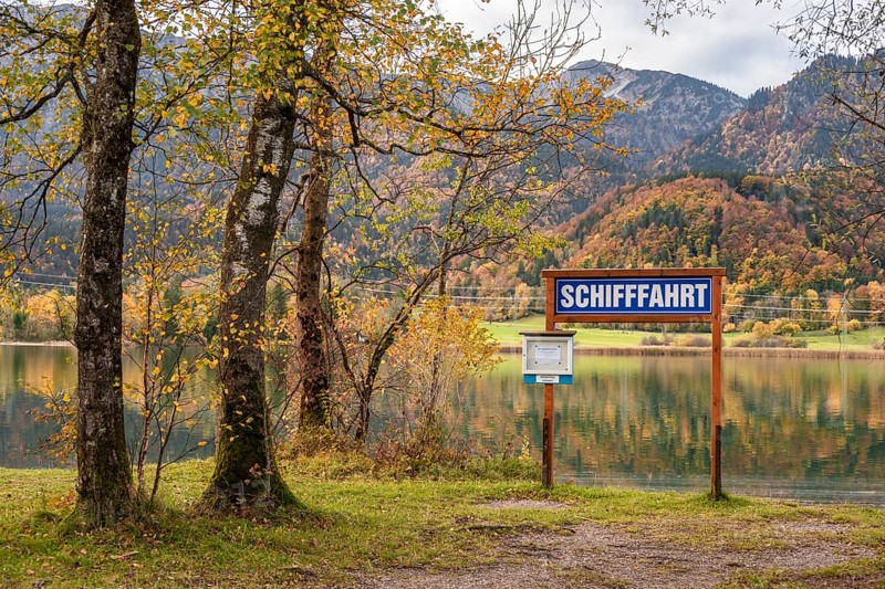 Schifffahrt sign am Lake Kochel