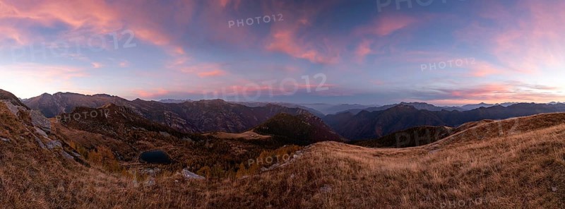 Panoramablick ueber das Vall di Salei mit dem Laghett di Salei