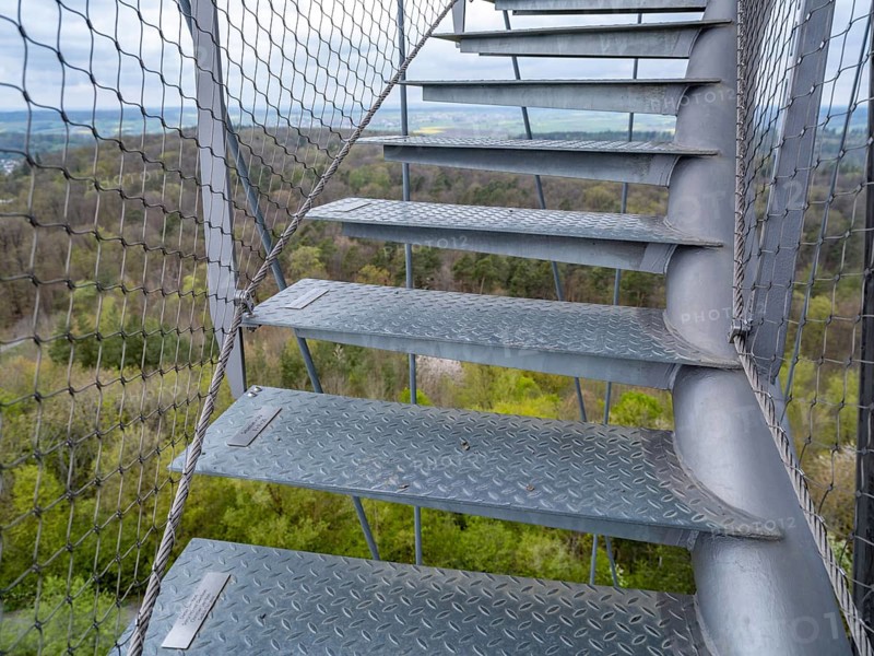 Treppe mit Metallstufen am Schoenbuchturm im Naturpark Schoenbuch bei Herrenberg