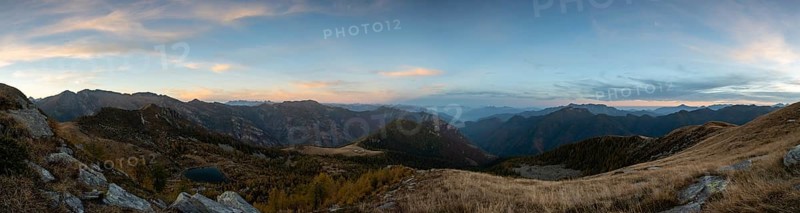 Panoramablick ueber das Vall di Salei mit dem Laghett di Salei