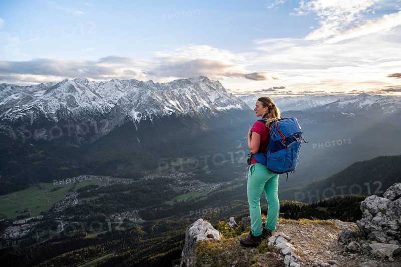 Young hiker at the Kramerspitz