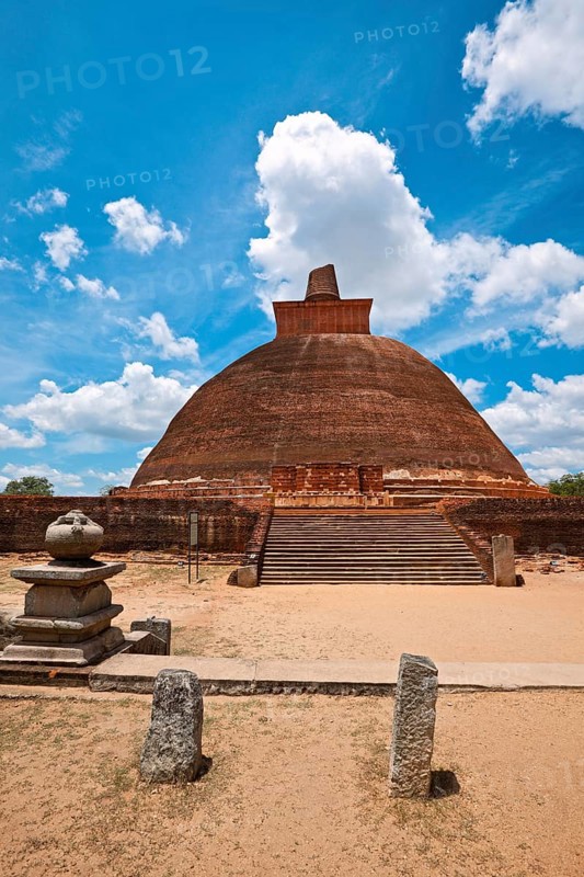 Jetavaranama dagoba stupa Anuradhapura