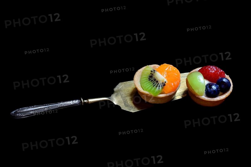 Fruchttoertchen auf Kuchenheber