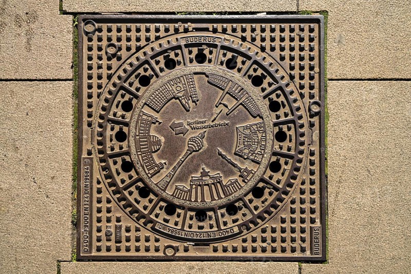 Manhole cover Berliner Wasserbetriebe