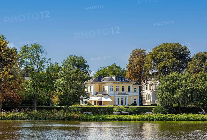 Luxury villas on the Aussenalster