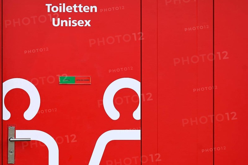 Entrance to toilets unisex