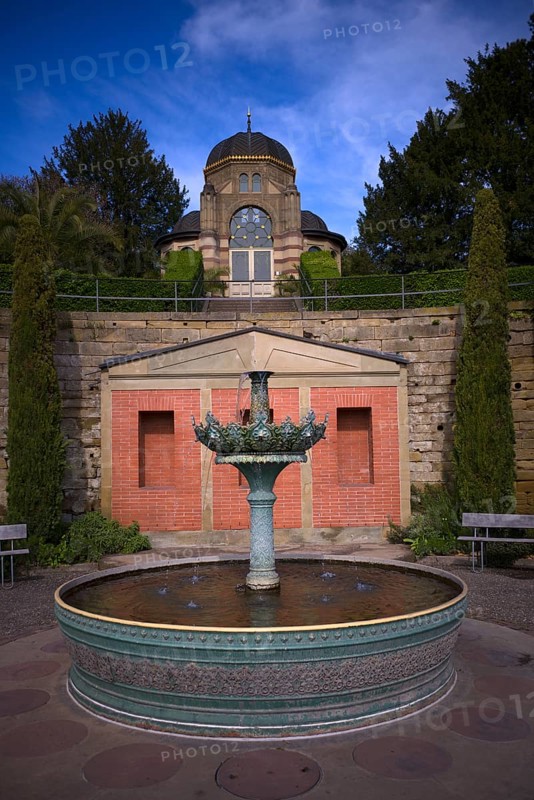 Brunnen und Pavillon Belvedere im maurischen Stil