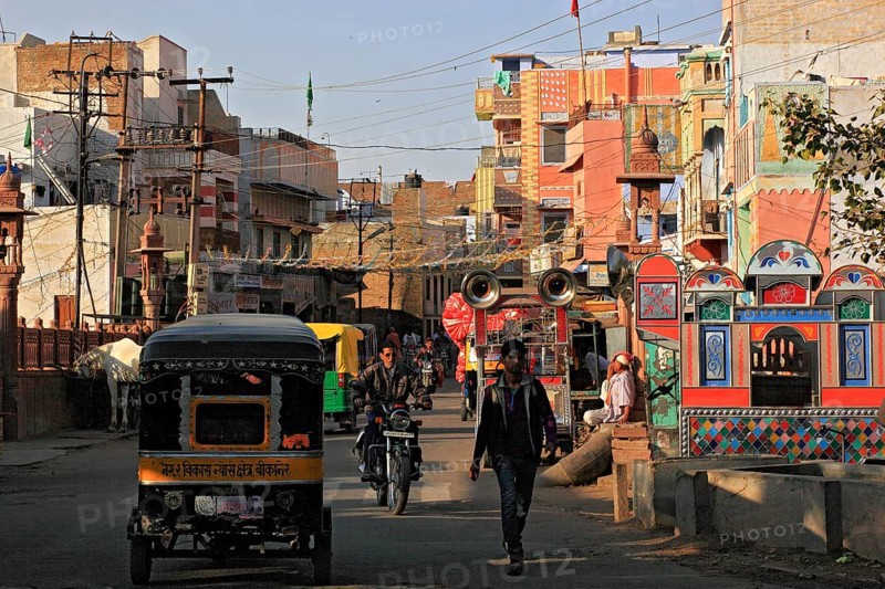 Street scene in the old town of Bikaner