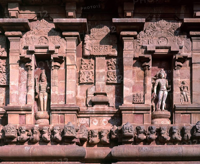 Sculptures on the decorated south exterior of Brihadisvara temple or Big temple in Thanjavur