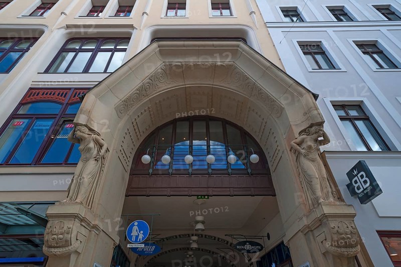 Jugendstil-Eingangsportal der Strassburg-Passage