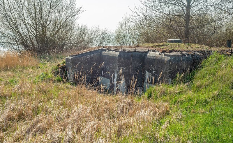 Concrete bunker in a more than 500 km long defensive line with 1063 concrete bunkers along the Scanian coast built during WW2 in 1939-1940. Now sealed. Hoerte