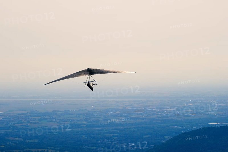 Hang glider with take-off from Monte Valinis
