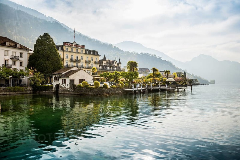 Hotels and houses on the lake