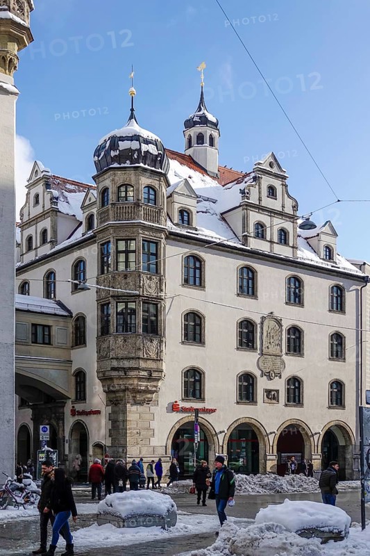 Historic house of the Stadtsparkasse in neo-Renaissance style at the corner of Sparkassenstrasse and Tal