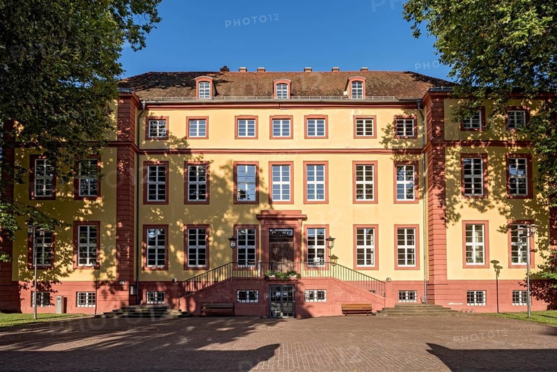 Barockes Schloss Hallenburg