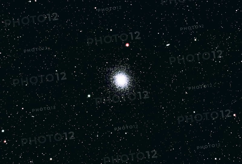 Sehr heller Kugelsternhaufen M13 im Sternbild Herkules