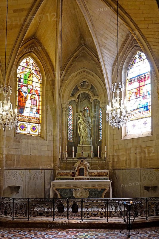 Gothic chapel in the choir ambulatory with statue of the Virgin Mary