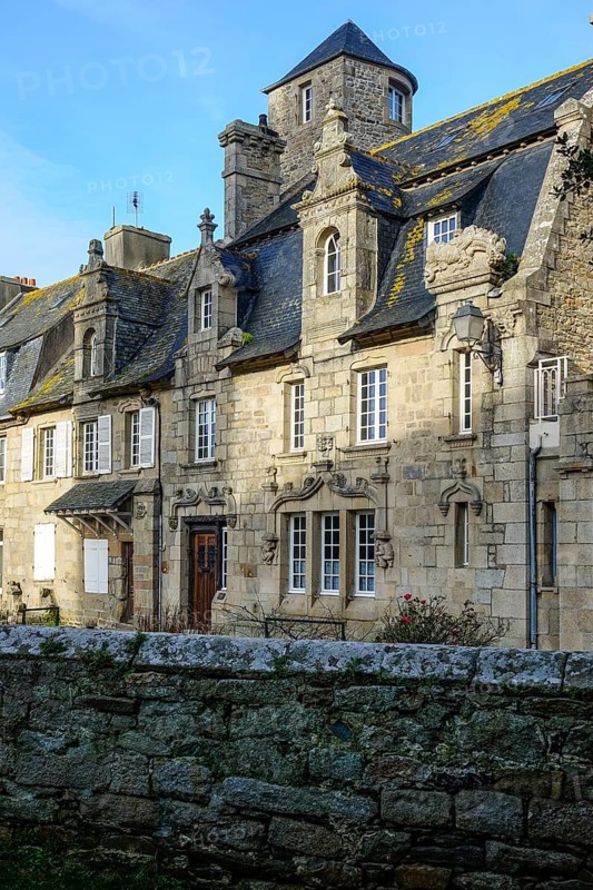 Residences of wealthy shipowners and merchants at Place Lacaze Dutiers