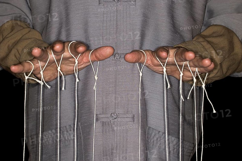 String-pulling puppeteer with Chinese shirt