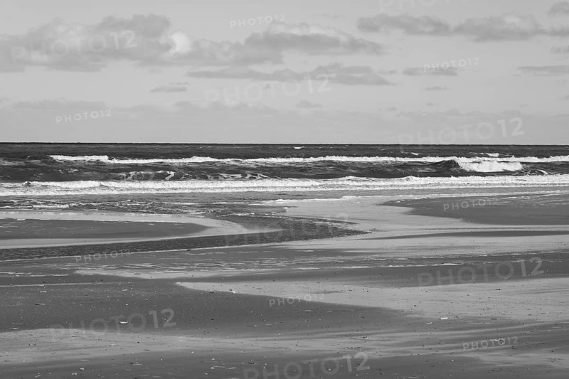 Wellen und Priele an der Nordseekueste