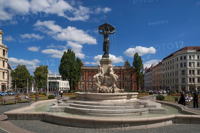 Postplatz mit den Brunnen Muschelminna