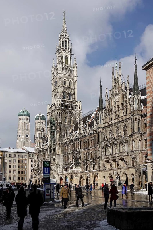 Marienplatz with Mariensaeule