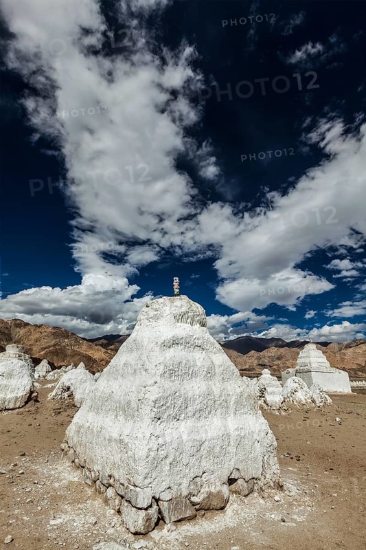 Whitewashed chortens