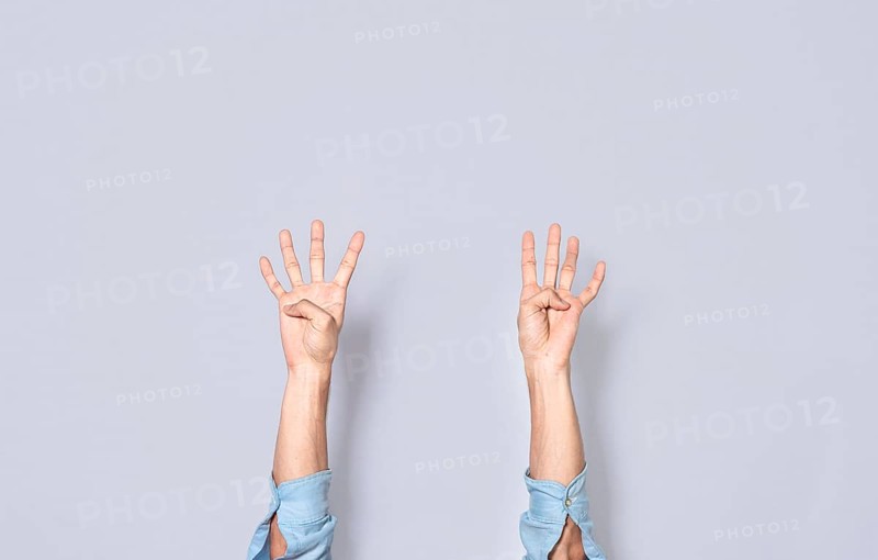 Man hands counting four