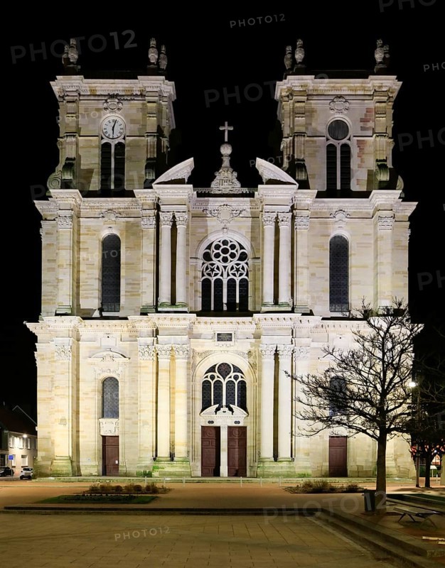 Main facade baroque collegiate church Eglise Notre Dame at night