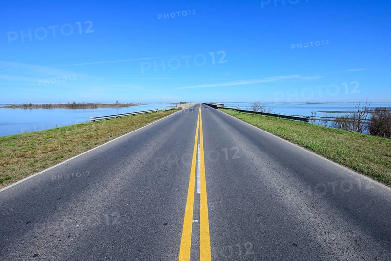 Ruta Nacional 174 road on the Rio Parana